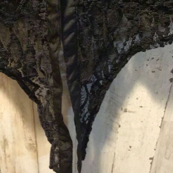 Blouse Lace sleeveless By Charlotte Russe size XS - Picture 5 of 6